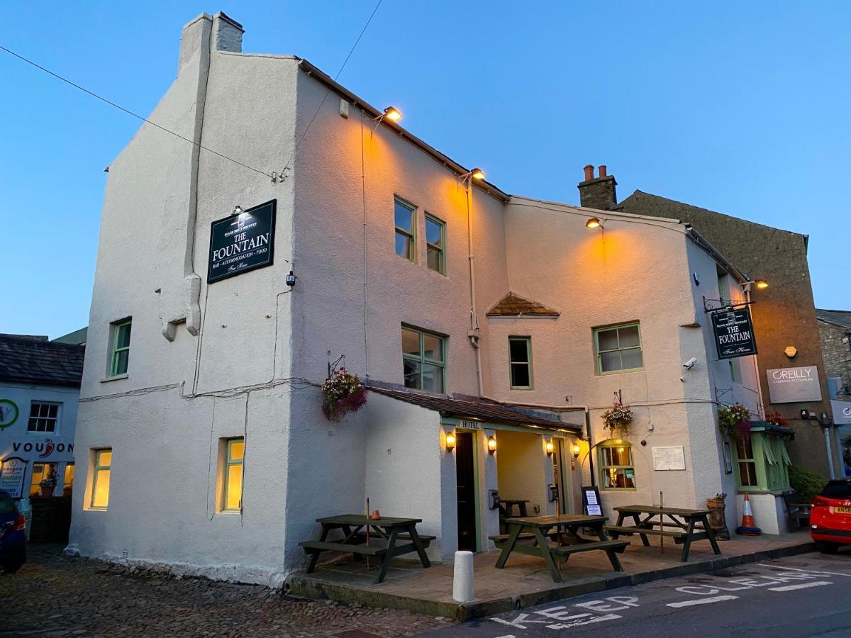 The Fountain Hotel ホーズ エクステリア 写真
